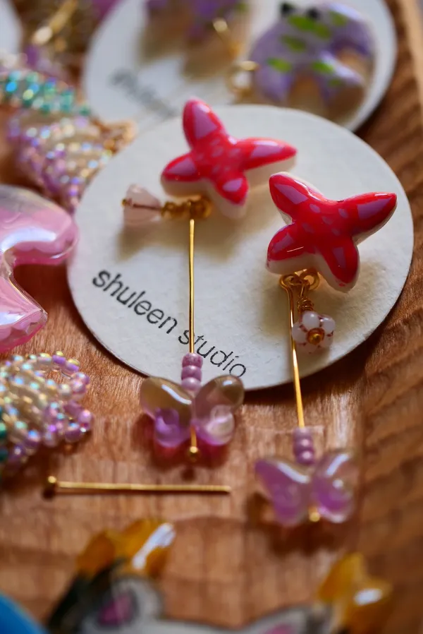 Atelier boucles d'oreilles enfantines